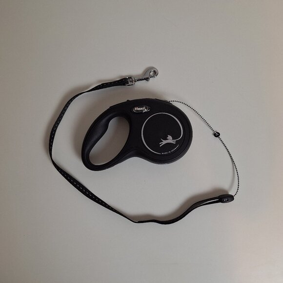 Flexi Retractable Dog Leash - Picture 2 of 2
